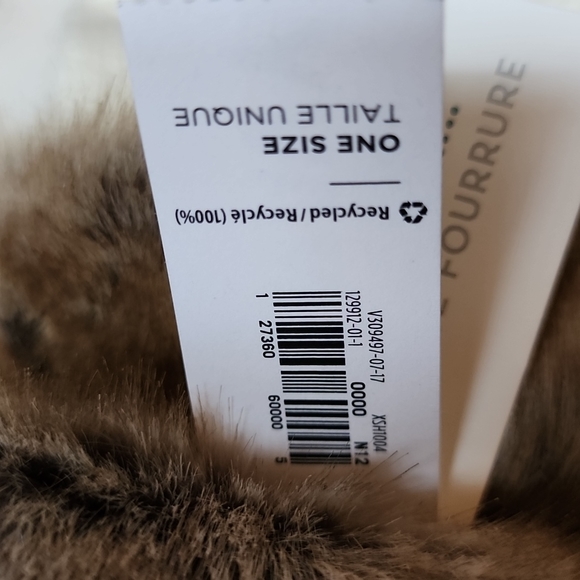 NWT Ivory colored sweater gloves with faux fur cuffs. One size fits most - Picture 6 of 7